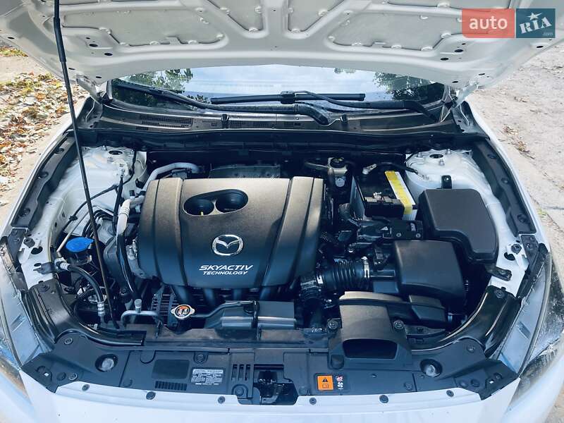Седан Mazda 3 2017 в Киеве