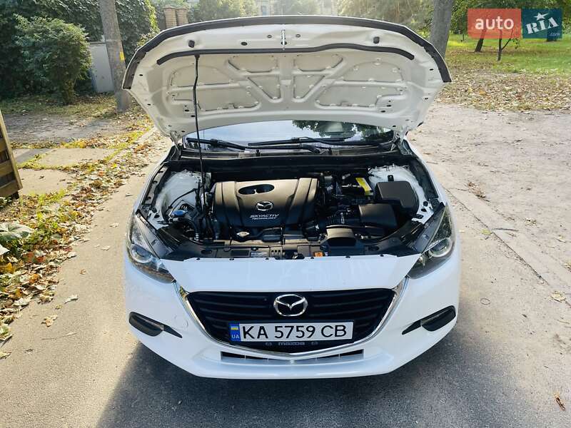 Седан Mazda 3 2017 в Киеве