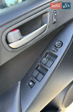 Седан Mazda 3 2011 в 