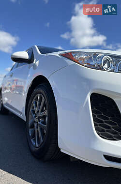 Седан Mazda 3 2011 в 