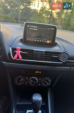 Хэтчбек Mazda 3 2015 в 