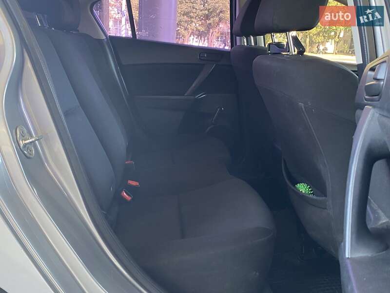 Седан Mazda 3 2010 в Николаеве