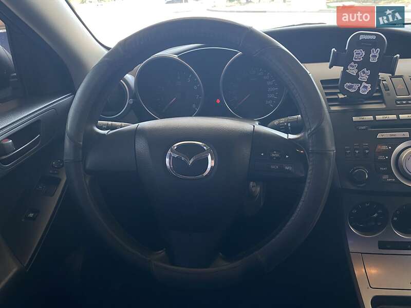 Седан Mazda 3 2010 в Николаеве