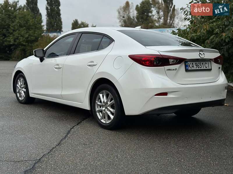 Седан Mazda 3 2015 в Киеве