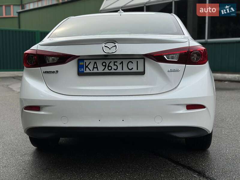 Седан Mazda 3 2015 в Киеве