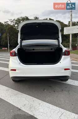 Седан Mazda 3 2016 в Киеве
