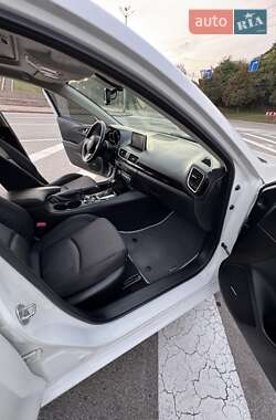 Седан Mazda 3 2016 в Киеве