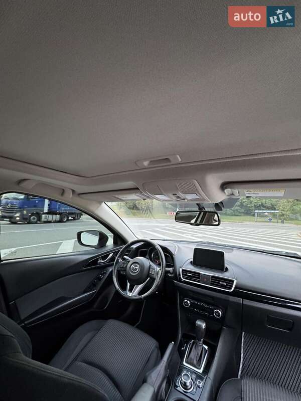 Седан Mazda 3 2016 в Киеве