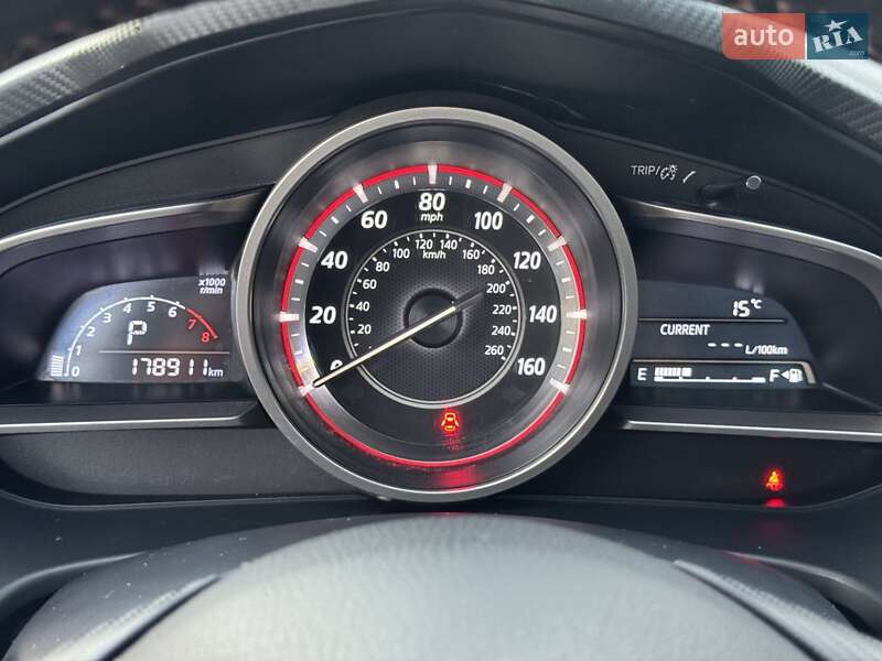 Седан Mazda 3 2016 в Киеве