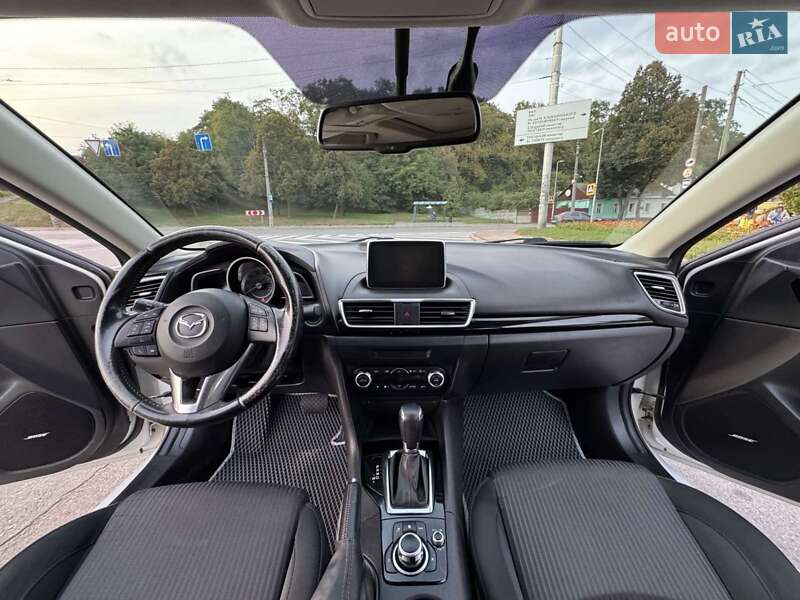 Седан Mazda 3 2016 в Киеве