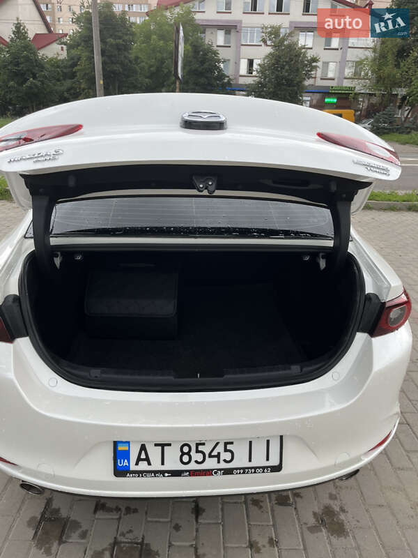 Седан Mazda 3 2022 в Ивано-Франковске