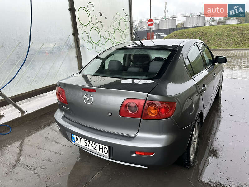 Седан Mazda 3 2004 в Коломые