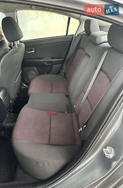 Седан Mazda 3 2004 в 