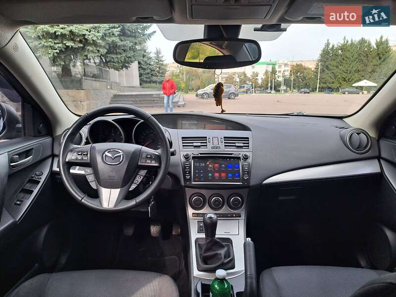 Седан Mazda 3 2010 в Ровно