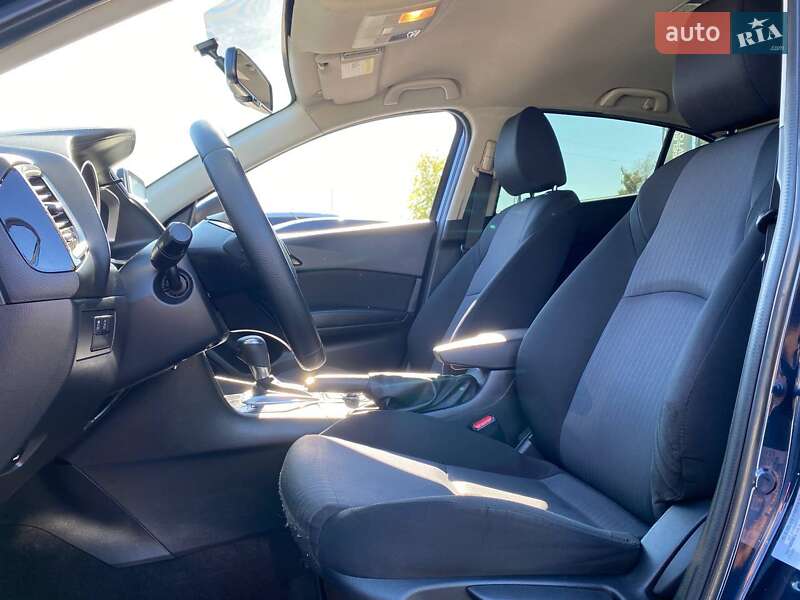 Седан Mazda 3 2016 в Львове
