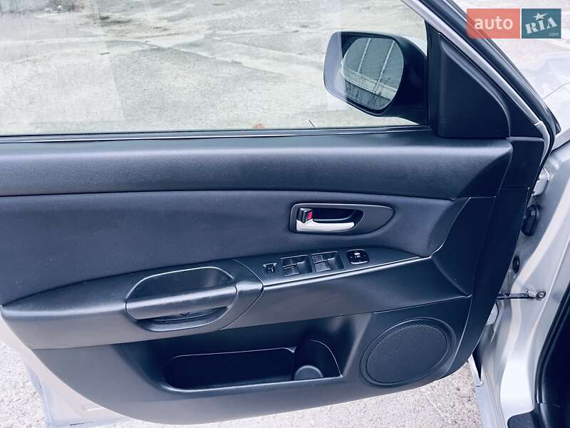 Хэтчбек Mazda 3 2005 в Киеве