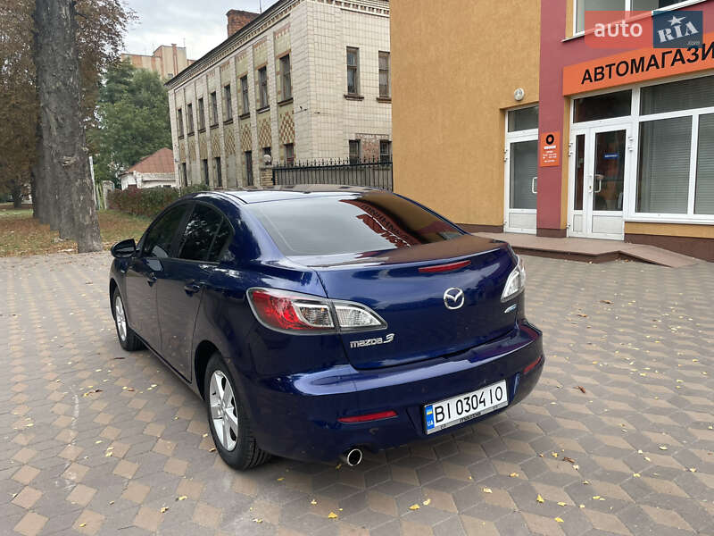 Седан Mazda 3 2012 в Лубнах