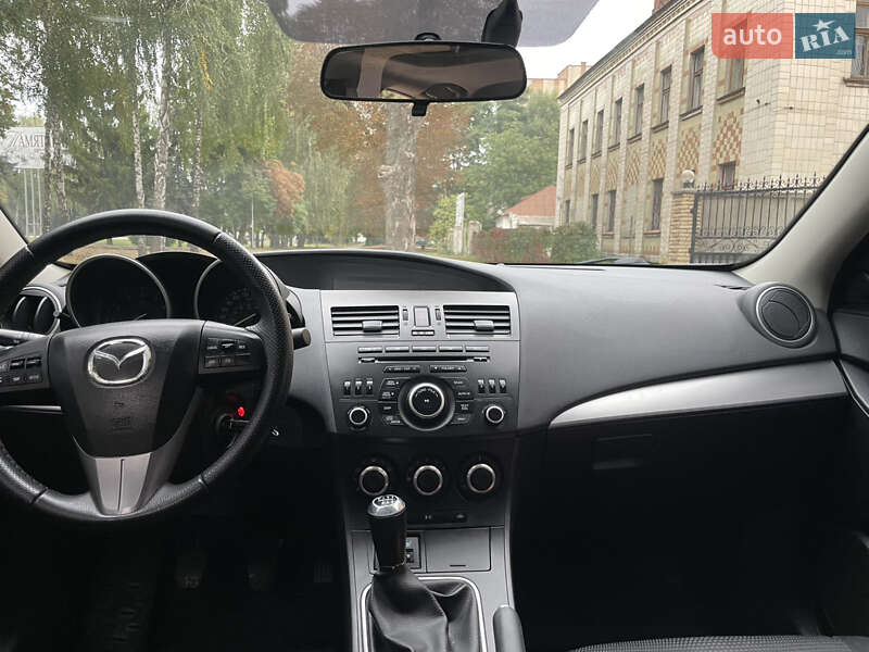 Седан Mazda 3 2012 в Лубнах