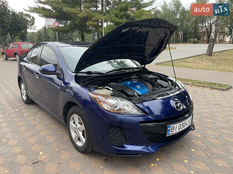 Седан Mazda 3 2012 в Лубнах
