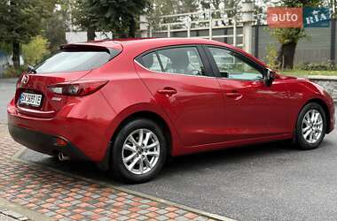 Хэтчбек Mazda 3 2015 в 