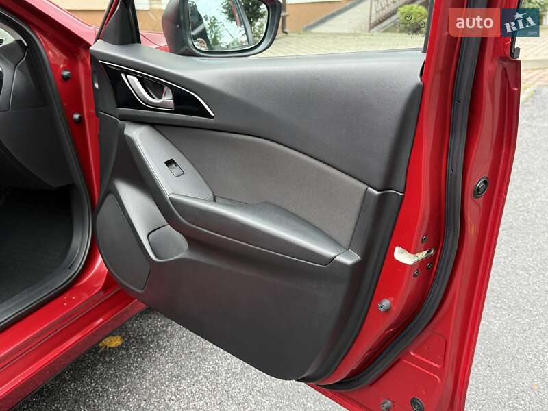 Хэтчбек Mazda 3 2015 в Виннице