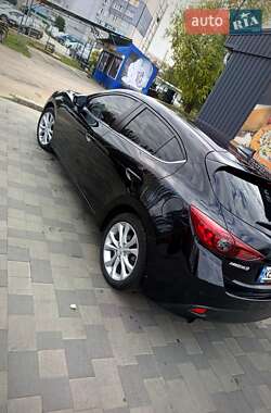 Хэтчбек Mazda 3 2015 в 