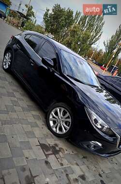 Хэтчбек Mazda 3 2015 в 
