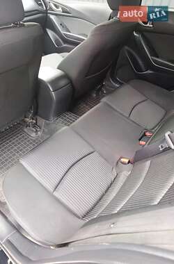 Хэтчбек Mazda 3 2015 в 