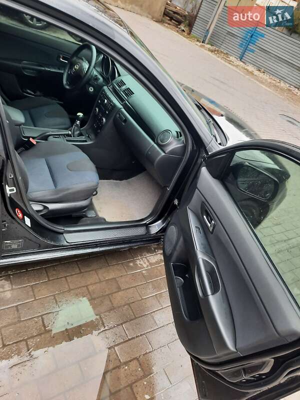 Седан Mazda 3 2004 в Черновцах