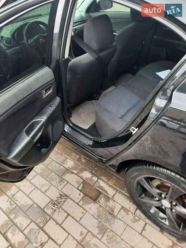 Седан Mazda 3 2004 в Черновцах