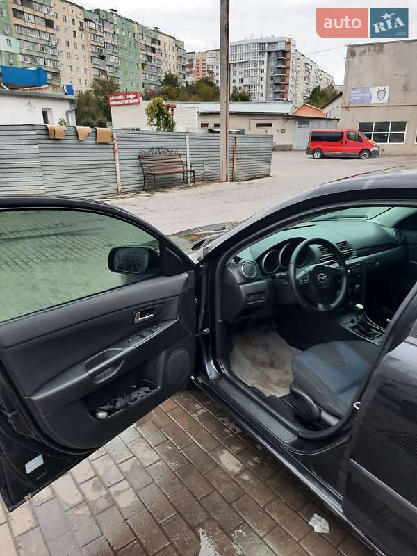 Седан Mazda 3 2004 в Черновцах