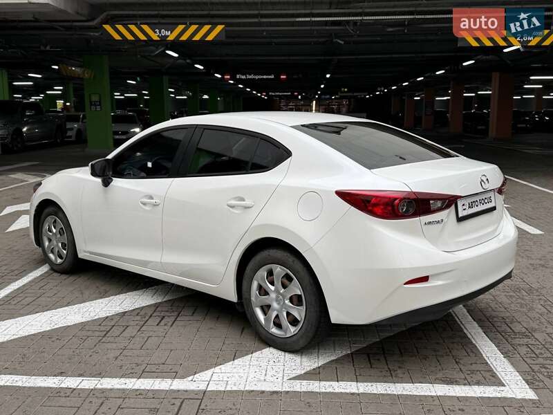 Седан Mazda 3 2017 в Киеве