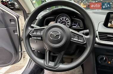 Седан Mazda 3 2017 в 