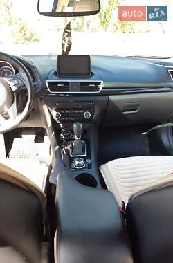 Хэтчбек Mazda 3 2015 в 