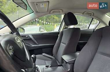 Седан Mazda 3 2011 в 
