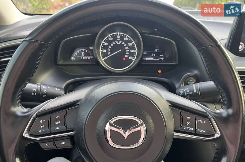 Седан Mazda 3 2017 в Днепре