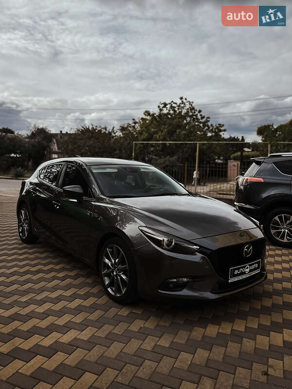 Хэтчбек Mazda 3 2017 в Николаеве
