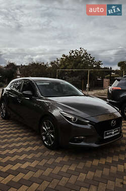 Хэтчбек Mazda 3 2017 в 