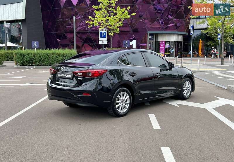 Седан Mazda 3 2016 в Киеве
