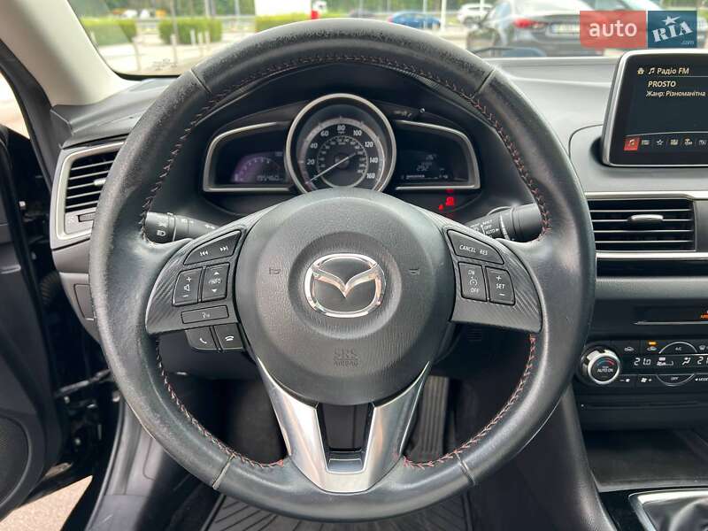 Седан Mazda 3 2016 в Киеве