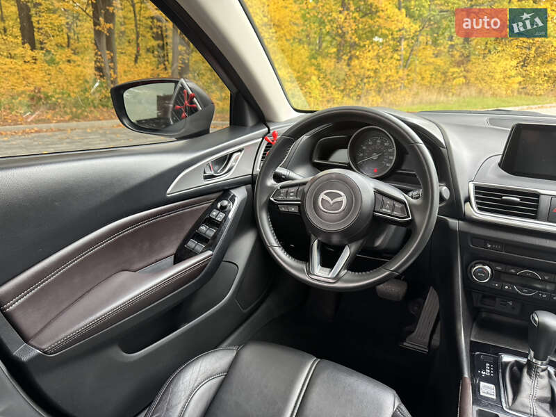 Седан Mazda 3 2018 в Харькове