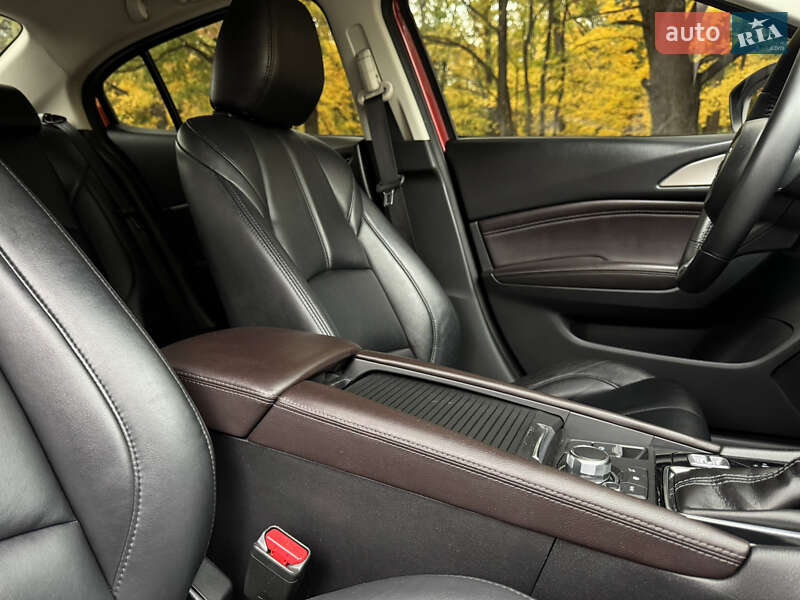Седан Mazda 3 2018 в Харькове
