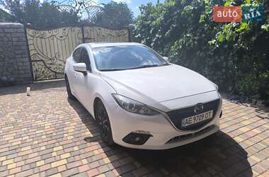 Седан Mazda 3 2015 в Кривом Роге