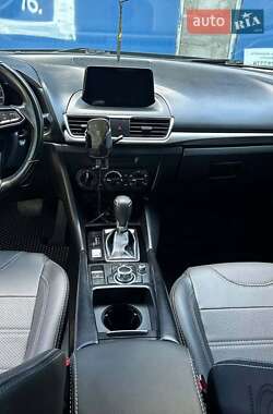 Седан Mazda 3 2016 в 