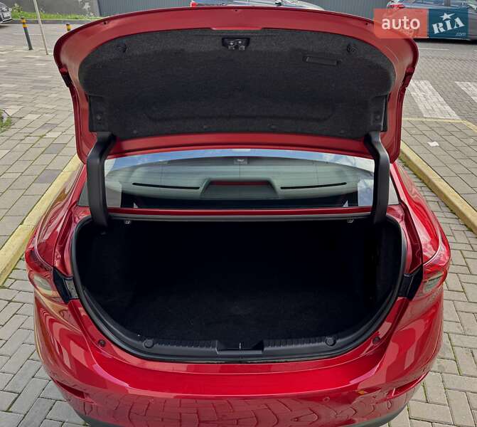 Седан Mazda 3 2016 в Львове