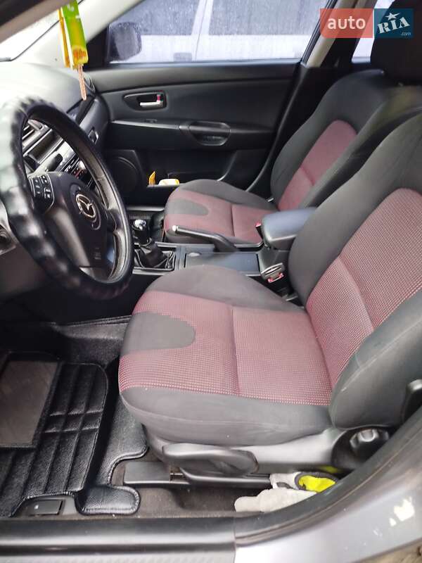 Седан Mazda 3 2005 в Ровно