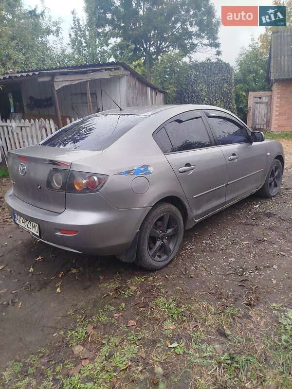 Седан Mazda 3 2005 в Ровно