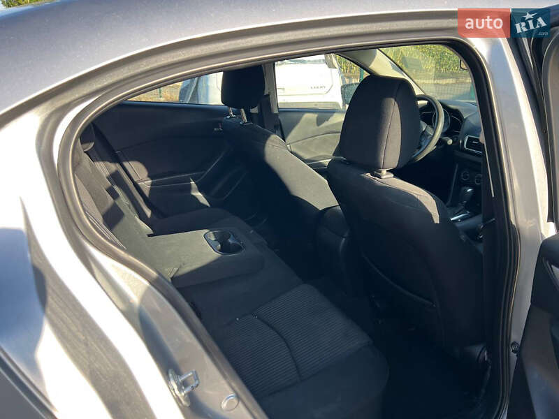 Седан Mazda 3 2016 в Черкассах