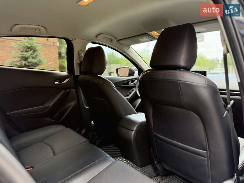 Седан Mazda 3 2013 в Ивано-Франковске