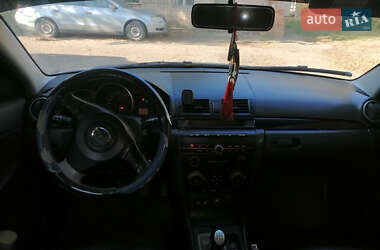 Седан Mazda 3 2004 в 